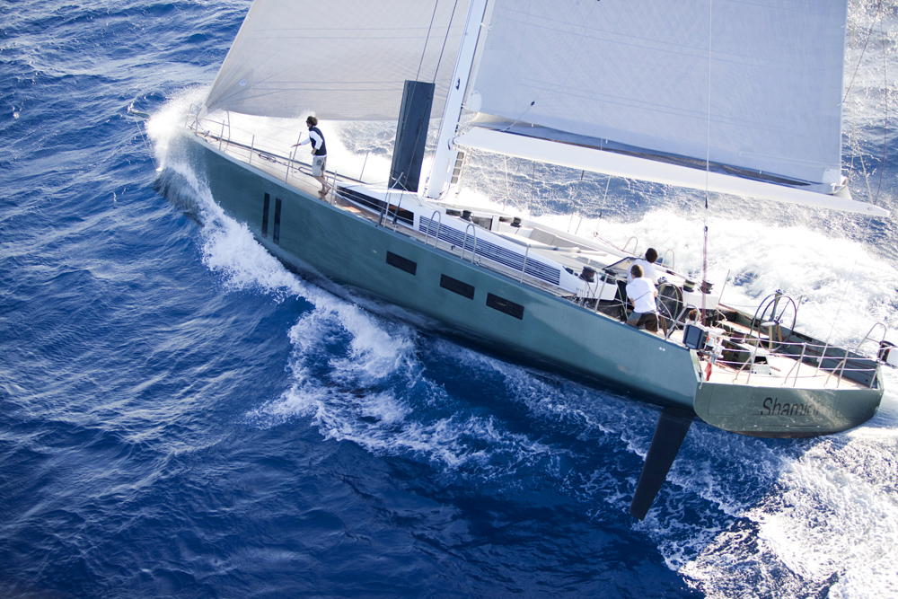 Nacira 67 designed by Axel de Beaufort. The result is a wide planning hull shape equipped with a canting keel, twin rudder direction system and a 30 m high rotating mast.